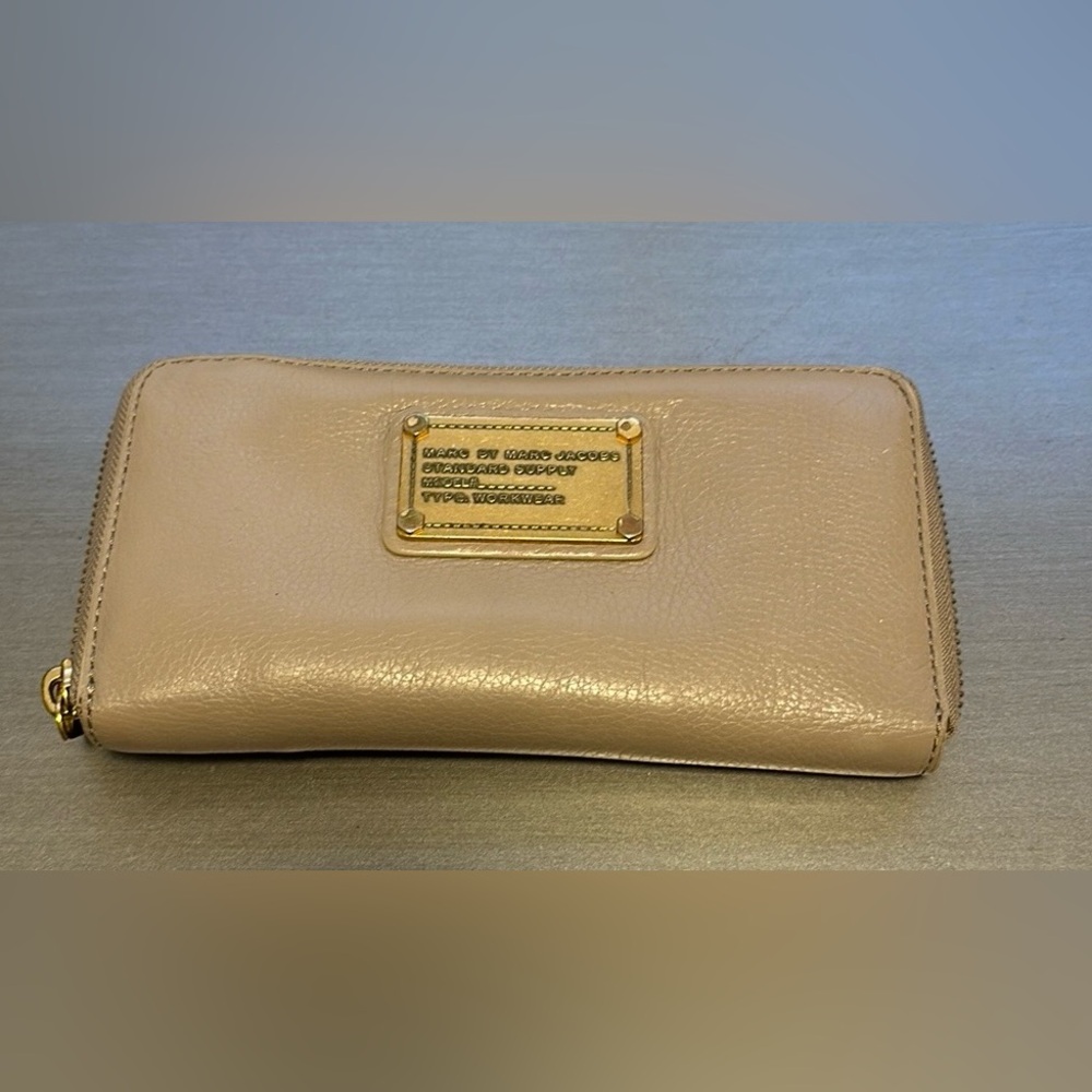 Marc Jacobs Zip Around Wallet